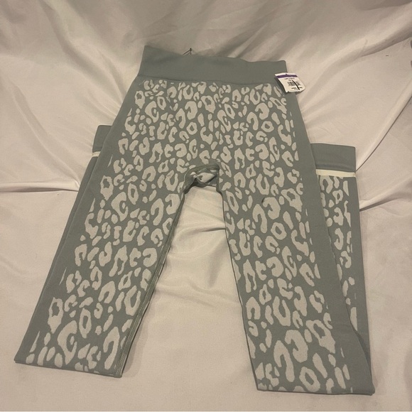 Sweaty Betty Leopard Jacquard Base Layer
Leggings Blue/Greenish Paint
Jacquard - Picture 8 of 10